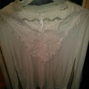 LN Boutique Andree Beautiful Lace Blouse SZ M